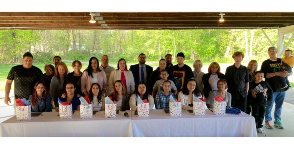 Group picture of students and their families 