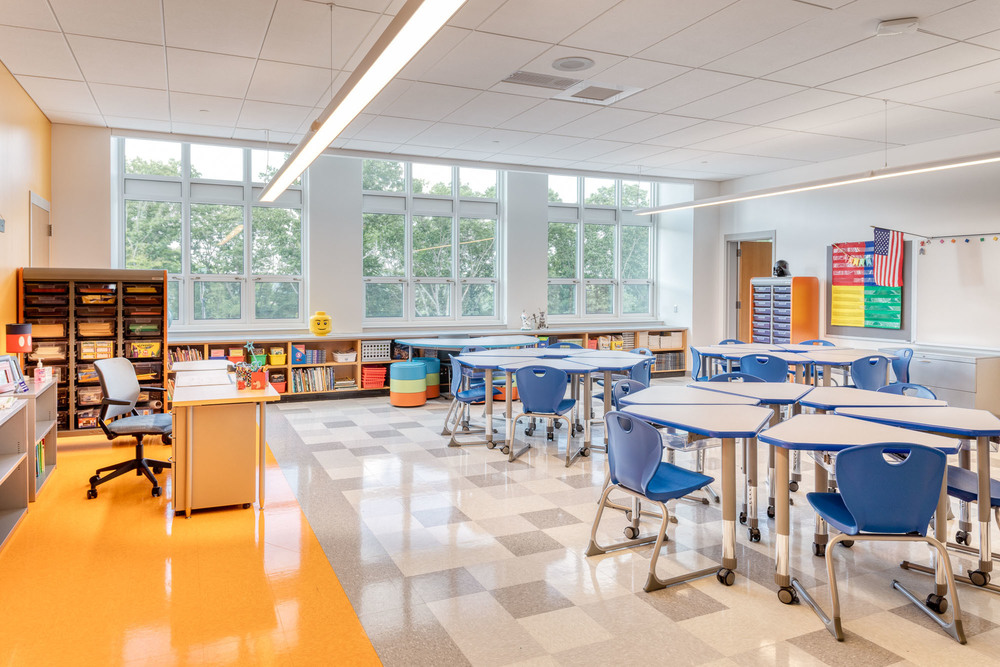 A bright and modern empty classroom. 